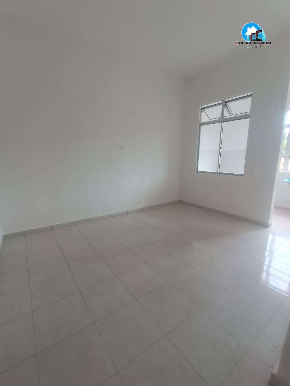 D25060001-aDomnrLBkJJQ9_EsQxn0TnB0-6Dhh_NJ