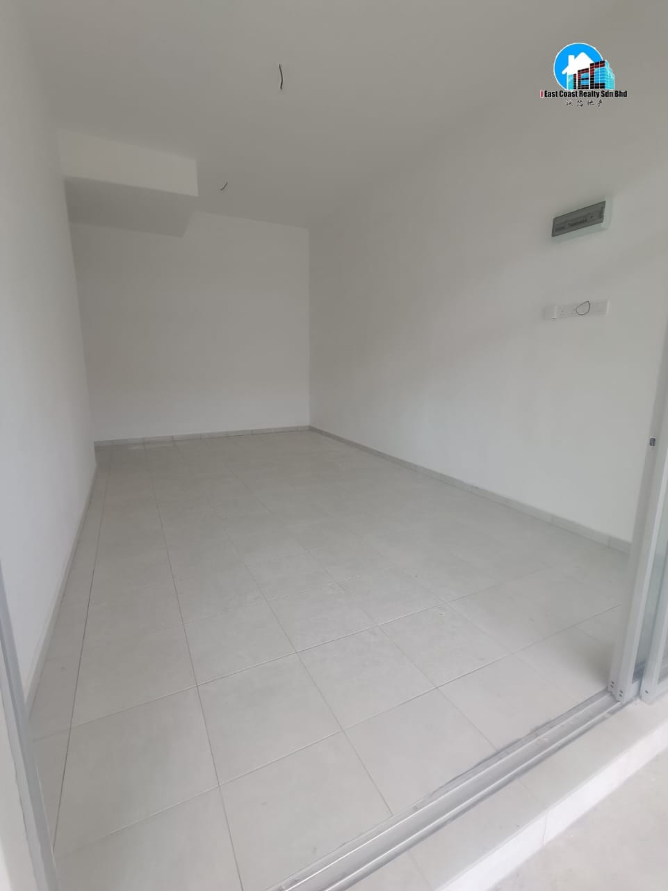 D25060001-bZAgPQVwlUc8KvFTHRBlcoZsOQX6GFrC